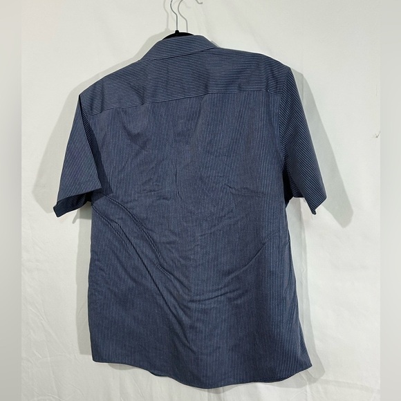 Untuckit Men’s Slim Fit Short Sleeve Shirt - Navy Pinstripe - Size Large - Picture 4 of 5
